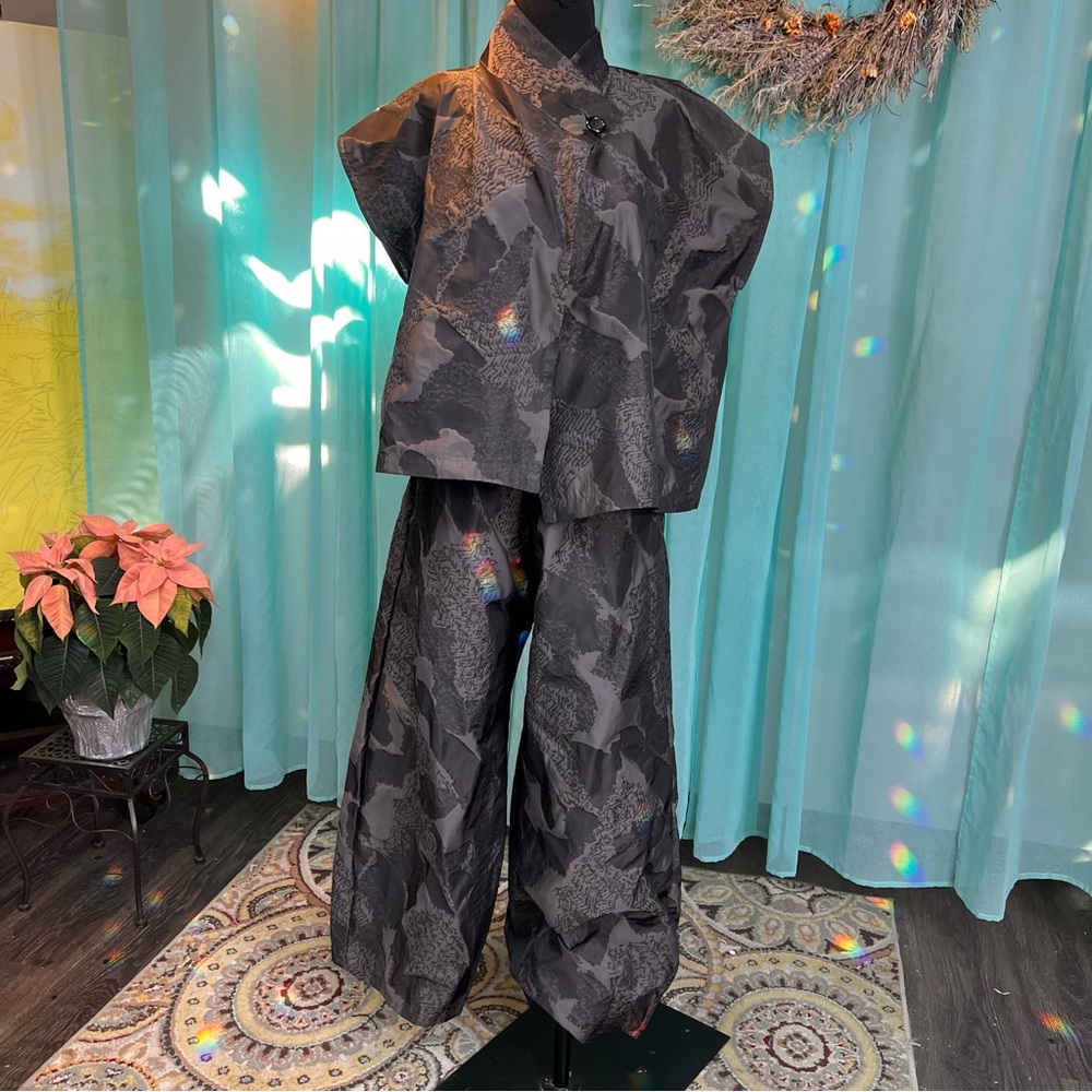Bryn Walker black top/jacket and pants set. Size medium. NWT.
